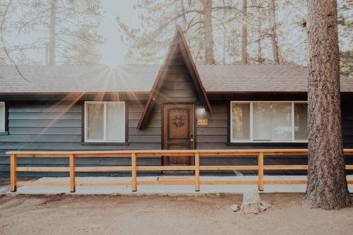 Pine Haus- a mountain retreat close to Snow Summit in Big Bear Lake, USA