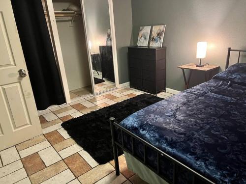 2 or 3 Rooms, Private Bath, Family and Pet Friendly in Lake Elsinore, USA