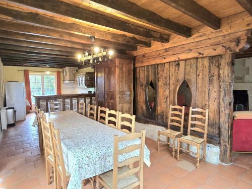 Grande maison de campagne avec piscine privée et animaux admis - FR-1-616-128 (Grande maison de campagne avec piscine privee et animaux admis - FR-1-616-128) in Saussignac