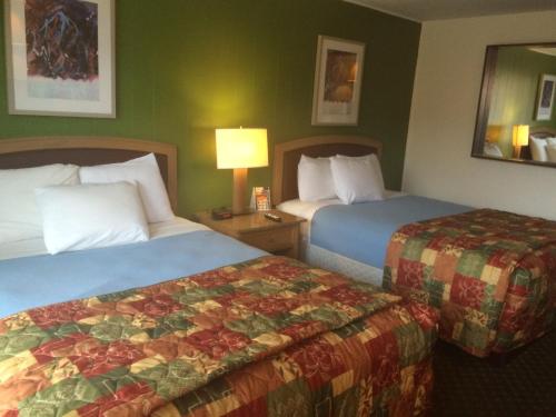 Non-Smoking Queen Room with Two Queen Beds