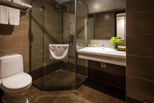 Superior Triple Room - No Window image 1