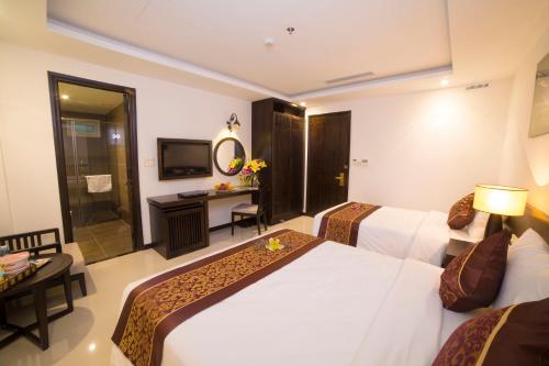 Deluxe Double or Twin Room image 3
