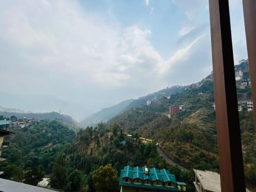 White breeze 3bhk flexigo stays White breeze 3bhk flexigo stays