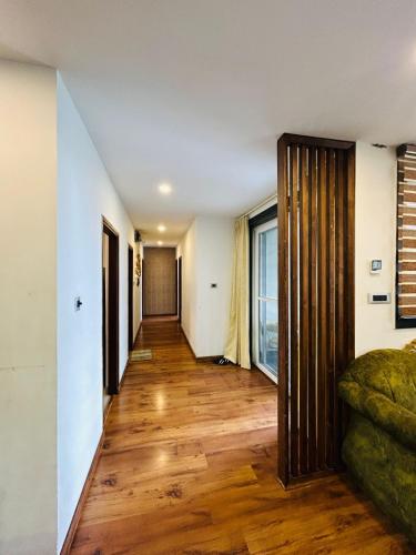 White breeze 3bhk flexigo stays White breeze 3bhk flexigo stays