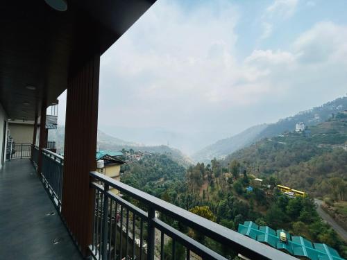 White breeze 3bhk flexigo stays White breeze 3bhk flexigo stays