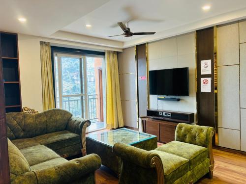 White breeze 3bhk flexigo stays White breeze 3bhk flexigo stays