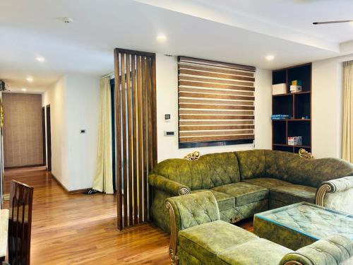 White breeze 3bhk flexigo stays White breeze 3bhk flexigo stays