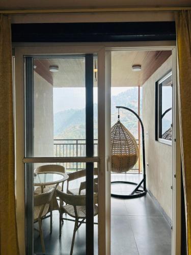 White breeze 3bhk flexigo stays White breeze 3bhk flexigo stays