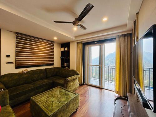 White breeze 3bhk flexigo stays White breeze 3bhk flexigo stays