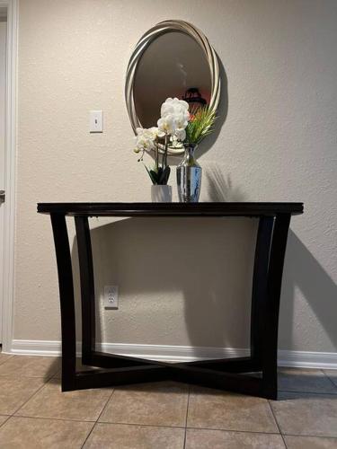 Cozy Home in Spring Texas 20 minutes from IAH Airport AC Wifi Laundry in Spring, USA