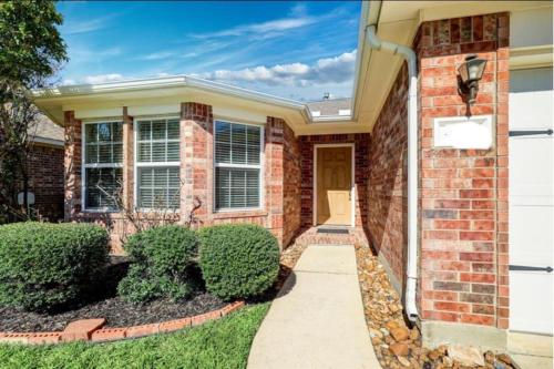 Cozy Home in Spring Texas 20 minutes from IAH Airport AC Wifi Laundry in Spring, USA