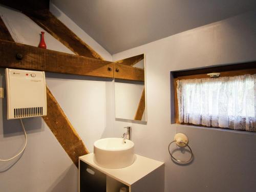 Cozy Cottage in Bourgnac with bubble bath
