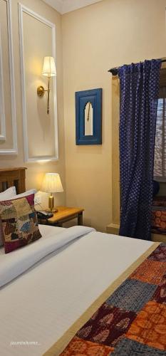 Deluxe Double or Twin Room image 4