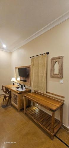 Deluxe Double or Twin Room image 3
