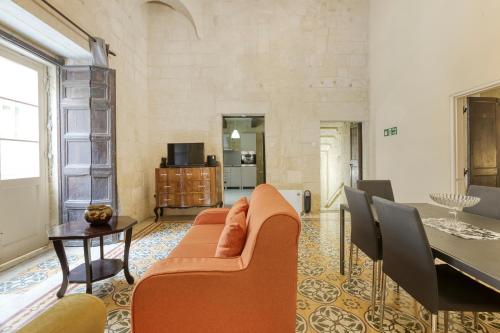VLT214 - Charming Valletta Townhouse, Valletta (photo 10)