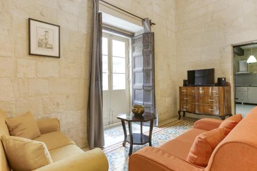 VLT214 - Charming Valletta Townhouse, Valletta (photo 7)