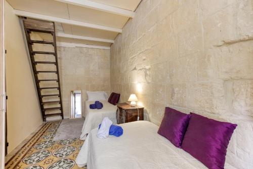 VLT214 - Charming Valletta Townhouse Room Type - Two-Bedroom Apartment VLT214 - Charming Valletta Townhouse Room Type - Two-Bedroom Apartment