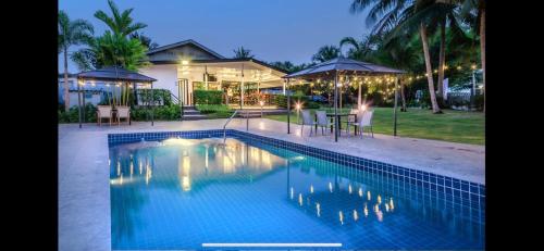 Siam Country Resort in Mabprachan Reservoir