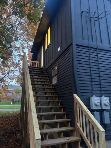 New 2024-Renovated Modern Farmhouse - 4 Bed Top Floor Unit in Ann Arbor, USA