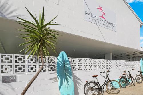 Exterior view, Palms on Parker Backpackers in Sunshine Coast