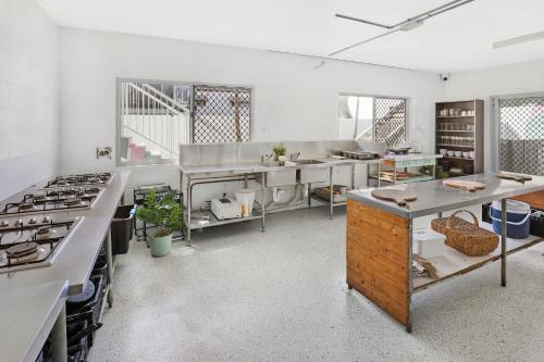 Cocina, Palms on Parker Backpackers in Sunshine Coast