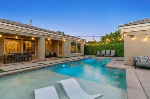 Sunset Palms by VARE PoolSpa BBQ Fire Pit at Montage in Indio, Vereinigte Staaten von Amerika