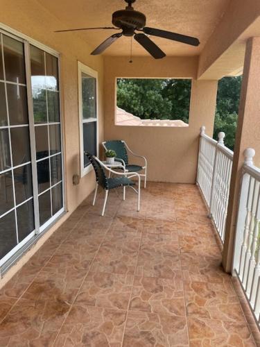 Quiet Lakeview Home in Wesley Chapel Quiet Lakeview Home in Wesley Chapel