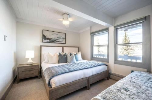 Renovated 2 BR Condo w Hot Tub -Mountain Views! detail