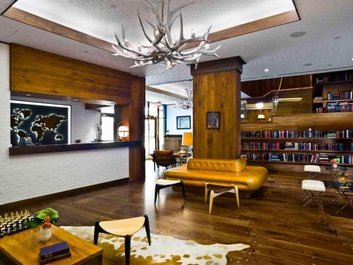 Gild Hall, A Thompson Hotel, by Hyatt in New York, USA