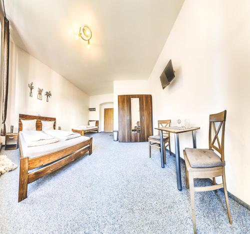 Triple Room with Private Bathroom