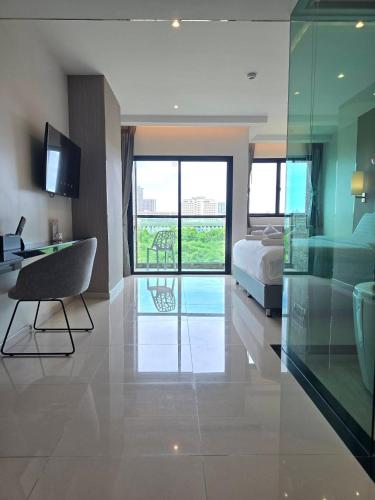 618755102 The TJ Hotel Jomtien