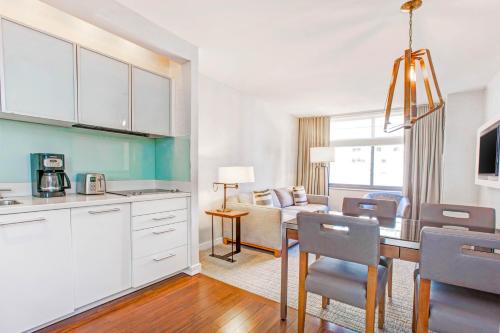 One-Bedroom Suite image 6