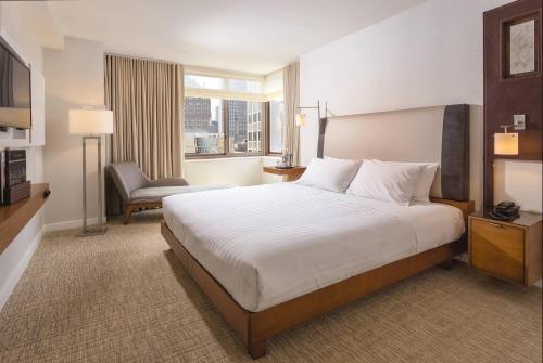 One-Bedroom Suite image 4