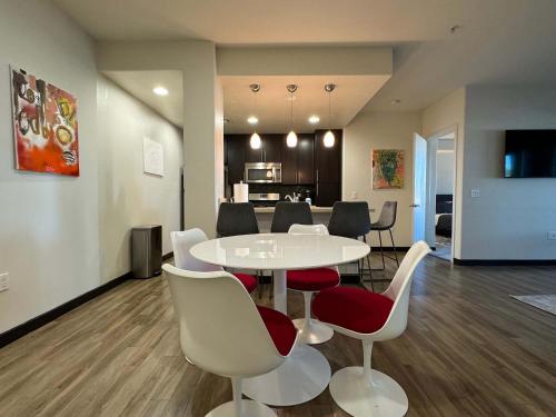 2BR WeHo Mid Century Luxury Condo in Los Angeles, USA