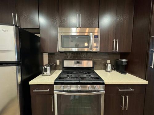 2BR WeHo Mid Century Luxury Condo in Los Angeles, USA