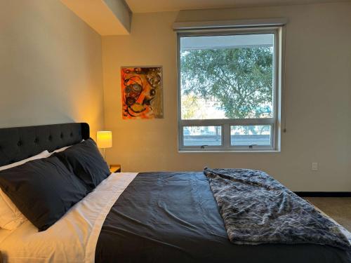 2BR WeHo Mid Century Luxury Condo in Los Angeles, USA