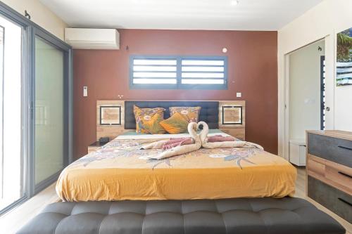 Les Villas Jasmin Standing Piscine Chauffee Jacuzzi 5 Ch 14 Pers in Baie-Mahault