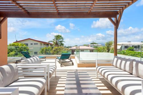 Les Villas Jasmin Standing Piscine Chauffee Jacuzzi 5 Ch 14 Pers in Baie-Mahault