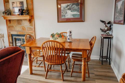 Smoky Mountains 2BR Stunning Condo in Gatlinburg, USA