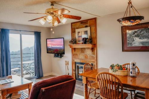 Smoky Mountains 2BR Stunning Condo in Gatlinburg, USA