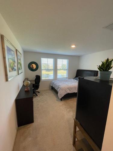 Pond-View Master Bedroom at a Share House Near Orlando Disney in Davenport, USA