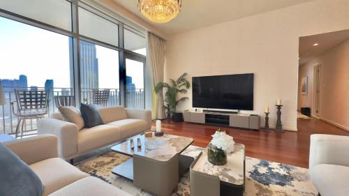 Guest Favorite - Modern 3BR High Views Prime Location at Downtown, Dubai