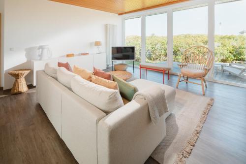 One-Bedroom Apartment image 10