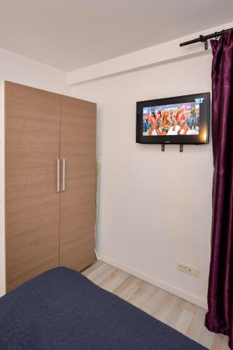 One-Bedroom Apartment with Balcony image 10