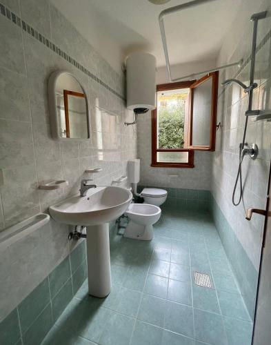 Accommodation with shared garden close to the sea