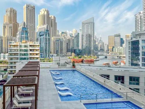 Royal Marina Experience Lavish 2BR Waterfront View, Dubai