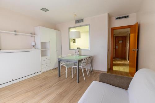 Aparthotel Solifemar - Accommodation - Castelldefels