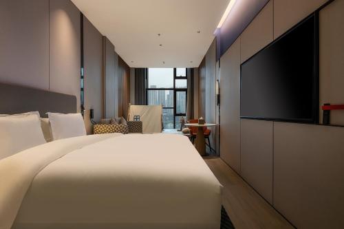 618790792 Holiday Inn Express Chongqing Nanbin Road by IHG