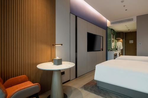 618790803 Holiday Inn Express Chongqing Nanbin Road by IHG