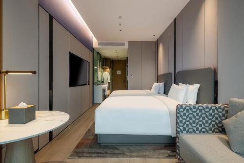 618790817 Holiday Inn Express Chongqing Nanbin Road by IHG
